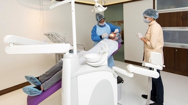 Zabieg implantacji w FMS Implantation procedure at FMS